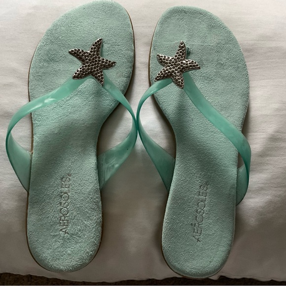 AEROSOLES Flip Flops - Picture 1 of 3